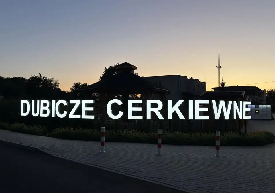 Piaski: ruszyły prace przy naprawie brukowej drogi gminnej