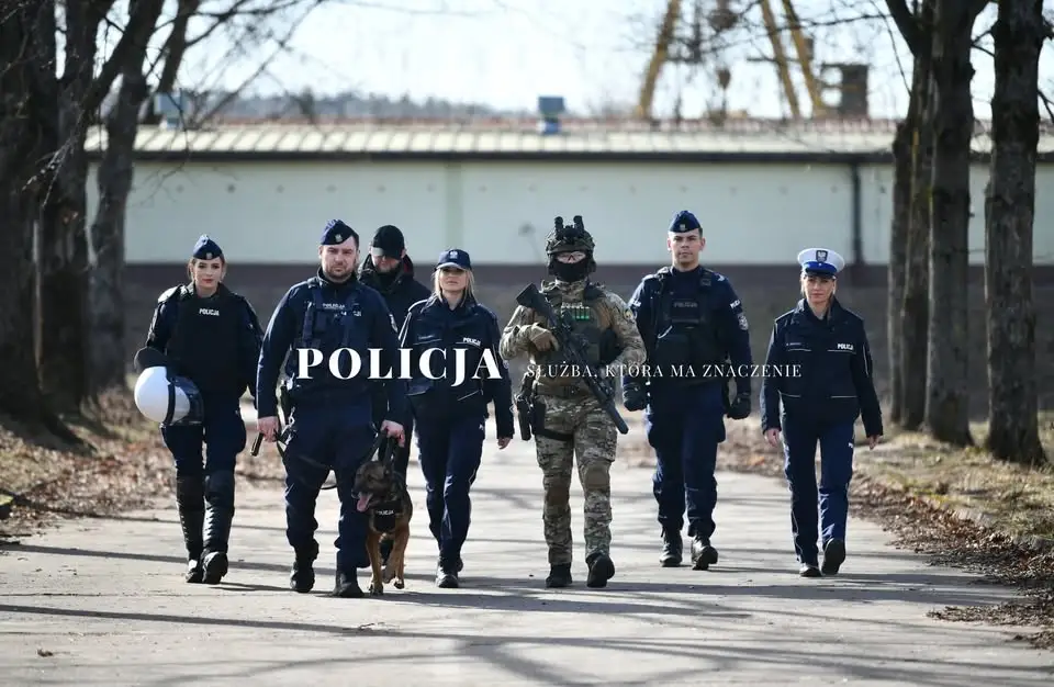 Edukacja nad wodą: Sanepid i Policja na basenach OSiR Hajnówka