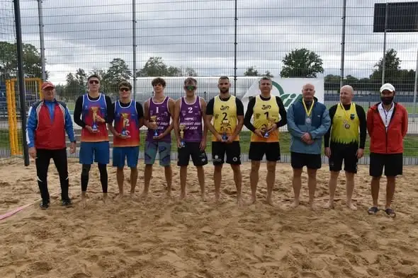 Wakacyjne Mistrzostwa w Plażowej Piłce Siatkowej w Hajnówce – emocje i wiatr