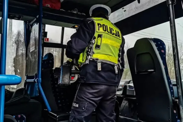 Policja kontroluje gimbusy: jeden kierowca pod wpływem alkoholu