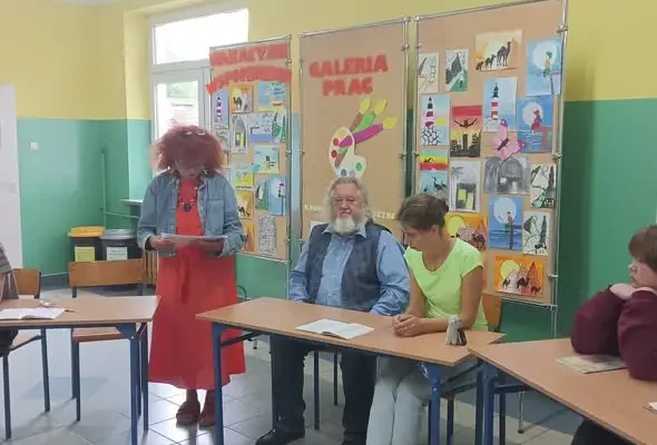 Narodowe Czytanie „Dziadów” w szkole: wspólne spotkanie z literaturą