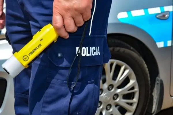 Motorowerzysta zatrzymany w centrum miasta – miał promil alkoholu i brak ubezpieczenia