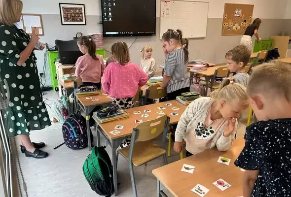 Dzień Kropki w szkole: pierwszoklasiści odkrywali moc małej kropki