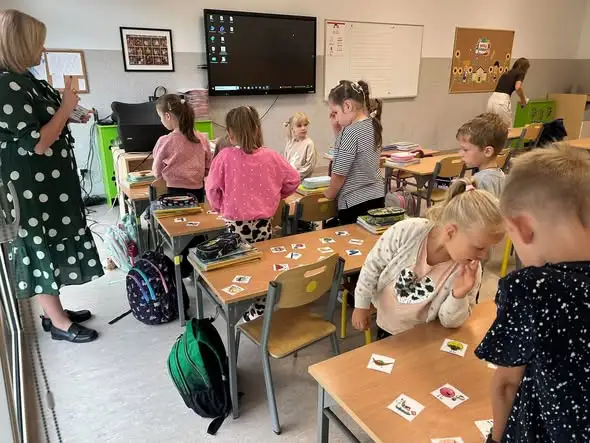 Dzień Kropki w szkole: pierwszoklasiści odkrywali moc małej kropki