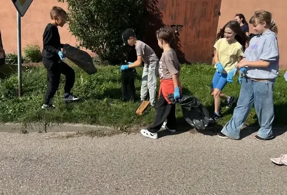 Uczniowie z Hajnówki posprzątali okolicę w akcji „Sprzątanie Świata”