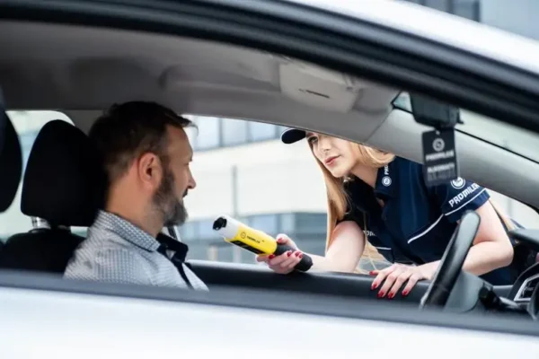 Kierowca gimbusa wiózł dzieci do szkoły mając blisko pół promila alkoholu
