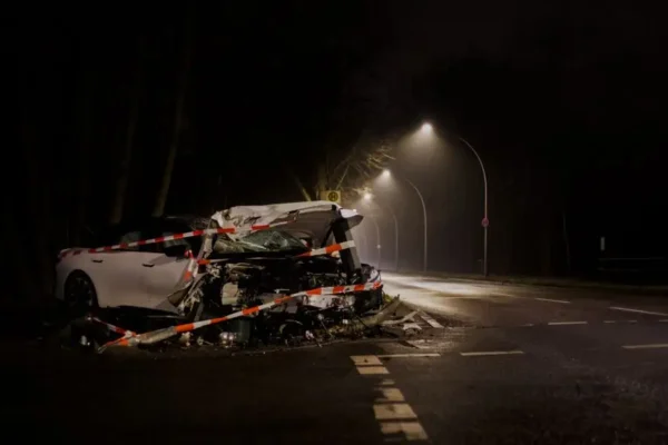 Nocna jazda BMW po Hajnówce zakończona dachowaniem. 18-latek miał ponad promil alkoholu