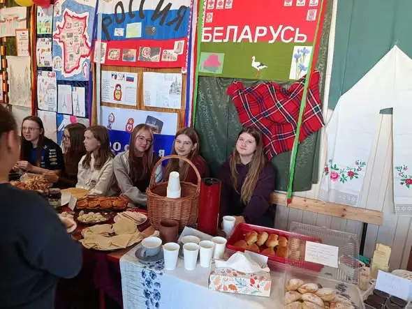 Europejski Dzień Języków Obcych w Jedynce w Hajnówce – wystawa, degustacja i podróż przez kultury