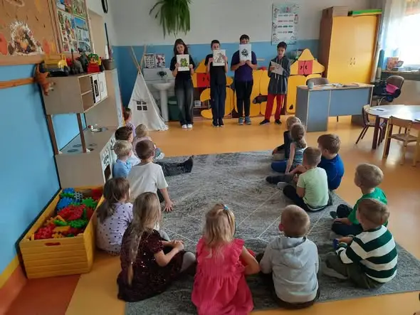 Uczniowie zagrali białoruską bajkę dla przedszkolaków