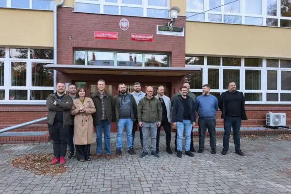 Absolwenci rocznika 2005/2006 wrócili do szkoły po 20 latach