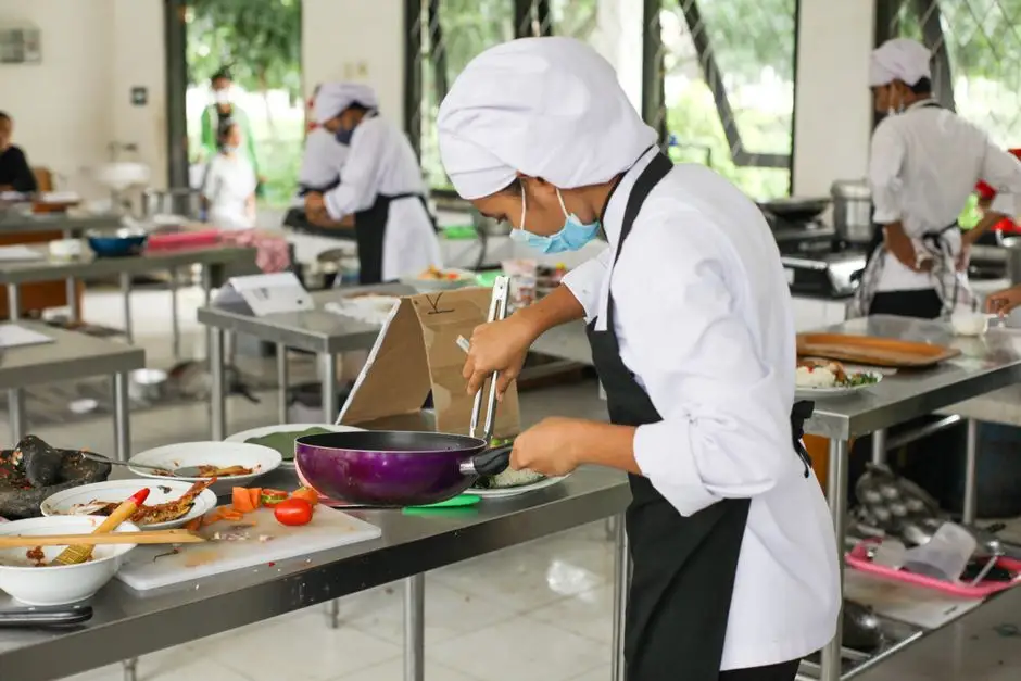 Dzień Cheeseburgera w szkole – klasa 8B uczyła się przedsiębiorczości w praktyce