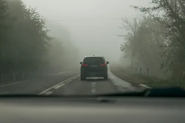 Jesienna aura na drogach – policja apeluje o rozwagę i odblaski